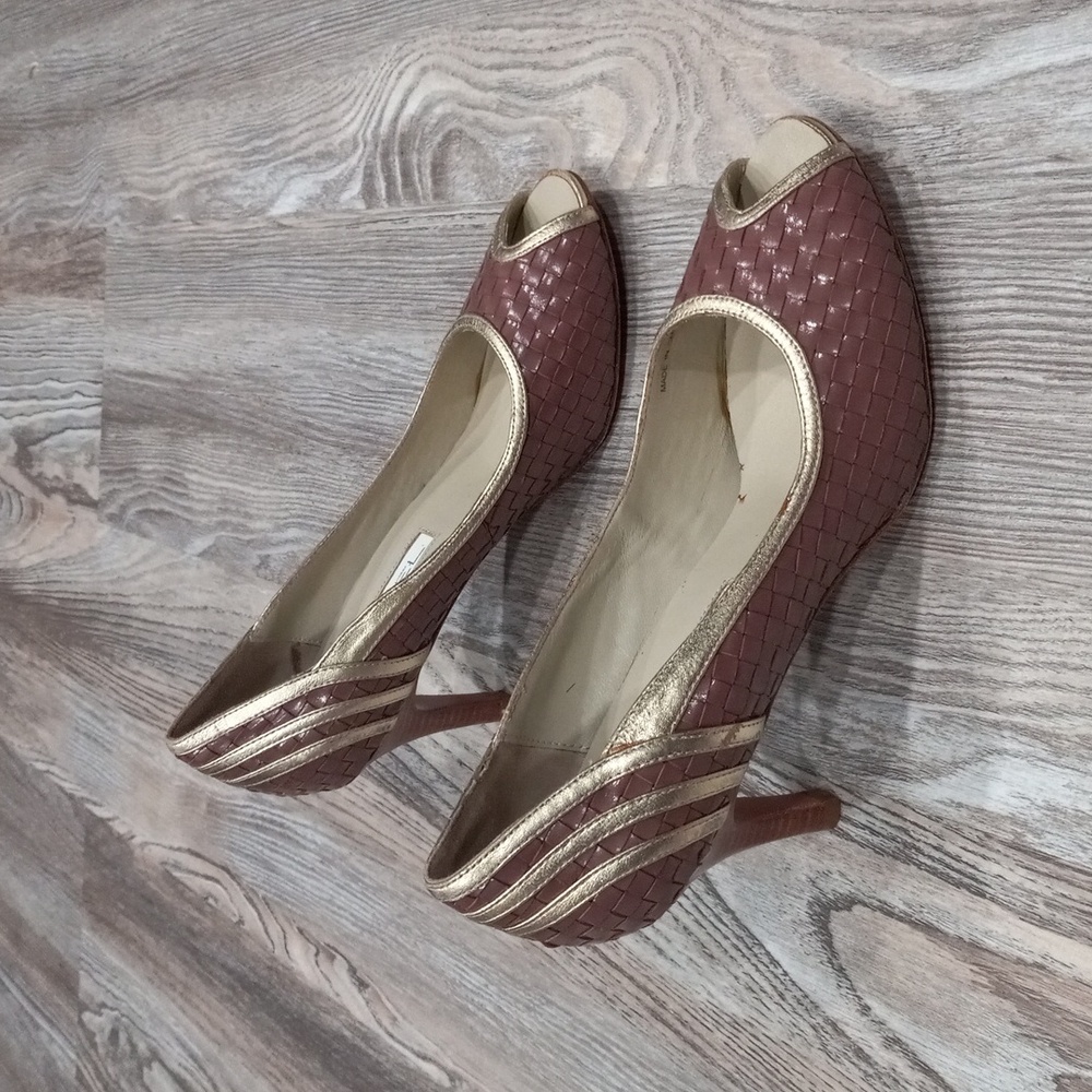 C. LABEL Leather Woven Peep Toe Pumps Elegant Brown and Gold Heels Size 7